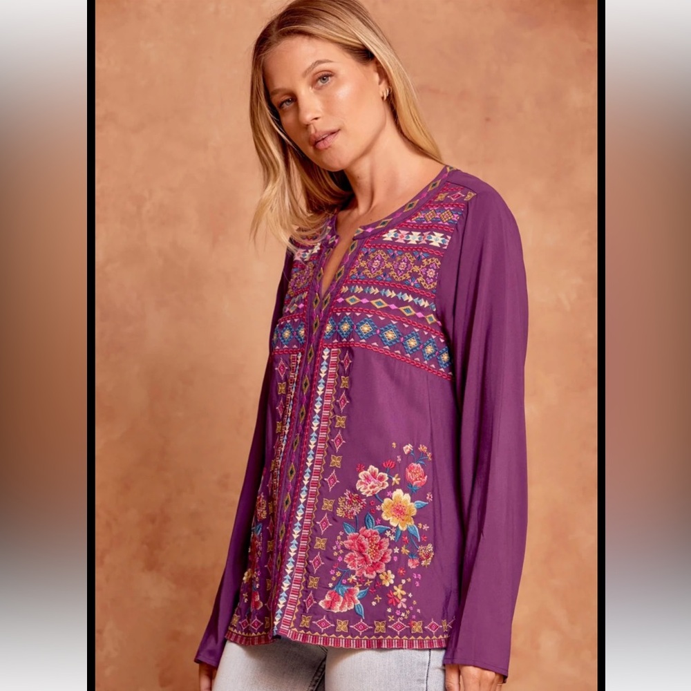 Savannah‎ Jane Eggplant Split Neck Embroidered Top Size Small